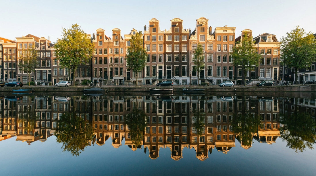 Photo architecture Amsterdam – Lignes, reflets et conseils
