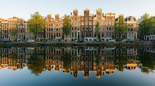 Photo architecture Amsterdam – Lignes, reflets et conseils